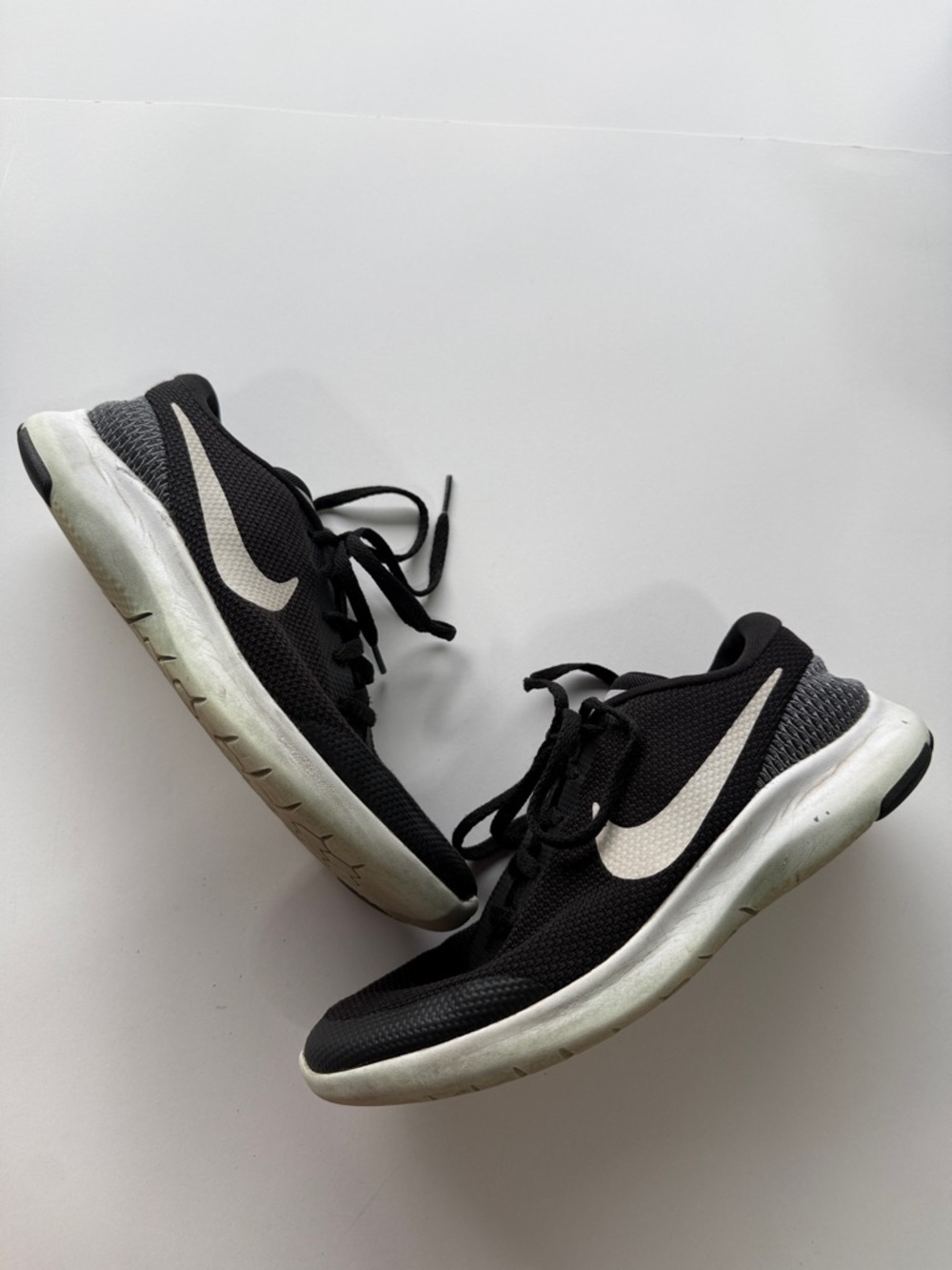 Women's Nike Athletic Shoes Black & White Ladies 7.5 Wide